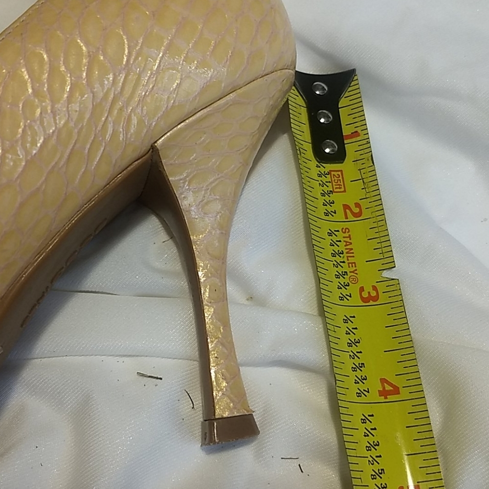 Bcbgirls Cream Snakeskin Leather Pumps Shoes - Picture 8 of 9